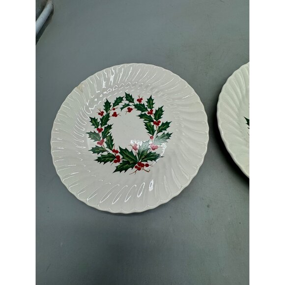 Set Of 2 Christmas Holiday Nouveau Holly Wreath dinner Plates 10" Porcelain READ - Picture 3 of 7